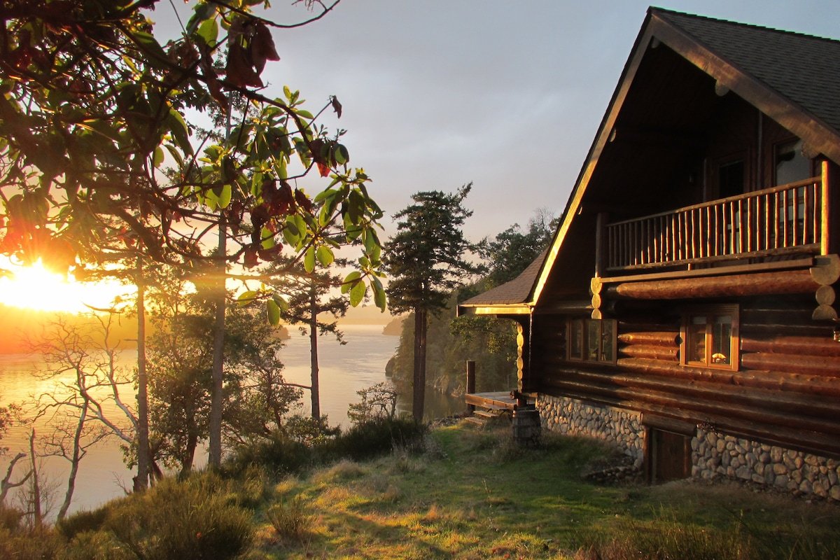 InTheBluff – Galiano Island’s Oceanside Log House gallery image 3
