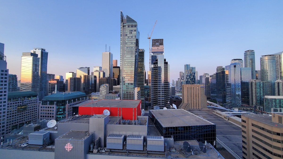 * 2 bedroom CN Tower/Lake View * gallery image 4