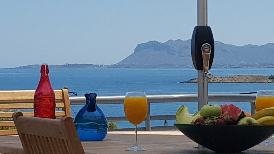 Seaview Villa Patroklos, pool-1 min walk to beach!