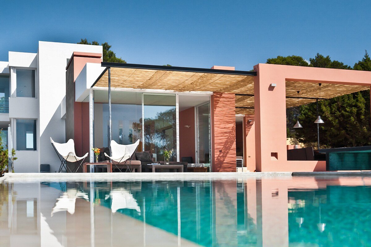 Sunset retreat- Panoramic sea views- infinity pool gallery image 2