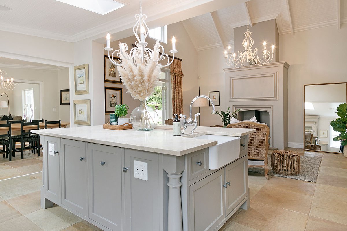 Lovely 3-Bedroom Retreat in Constantia gallery image 3