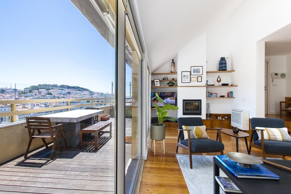 Amazing Penthouse Bairro Alto Duplex Apt gallery image 2