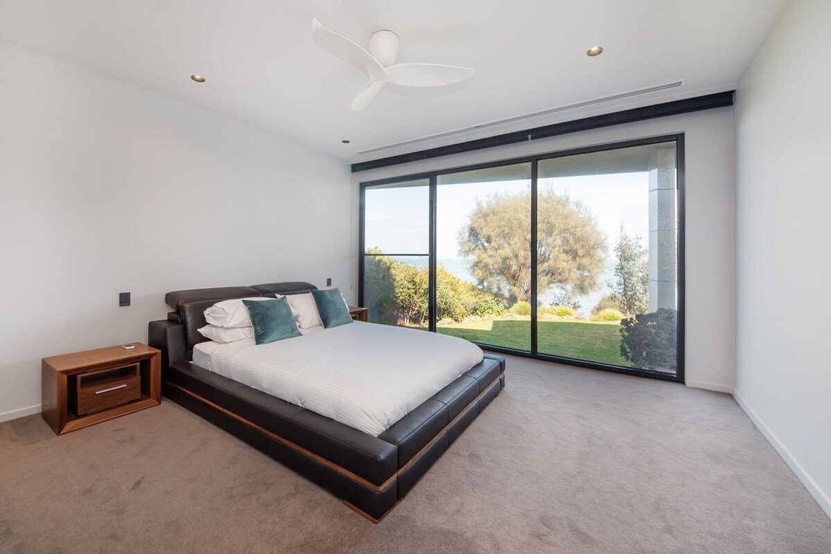 Somers Sanctuary | Luxe Clifftop w/ Pool & Sauna gallery image 3