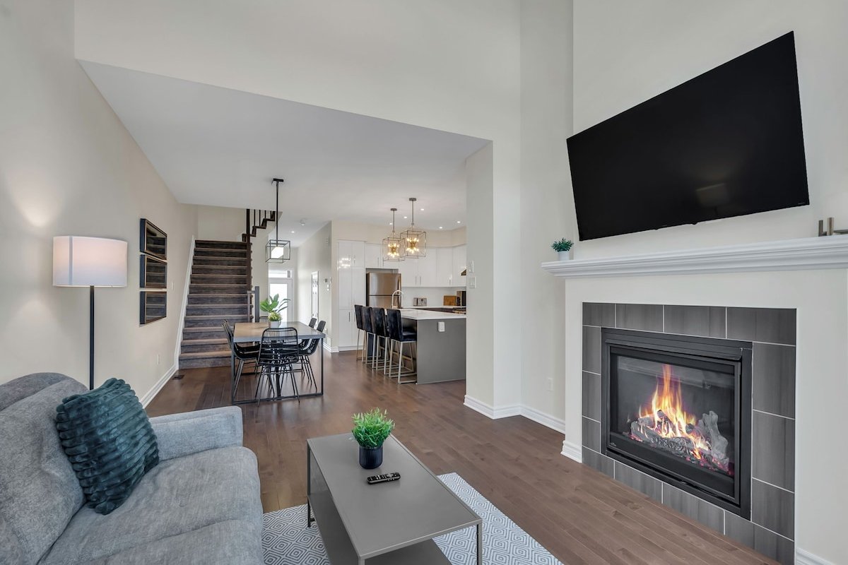 Luxury Modern Home in Ottawa! gallery image 3