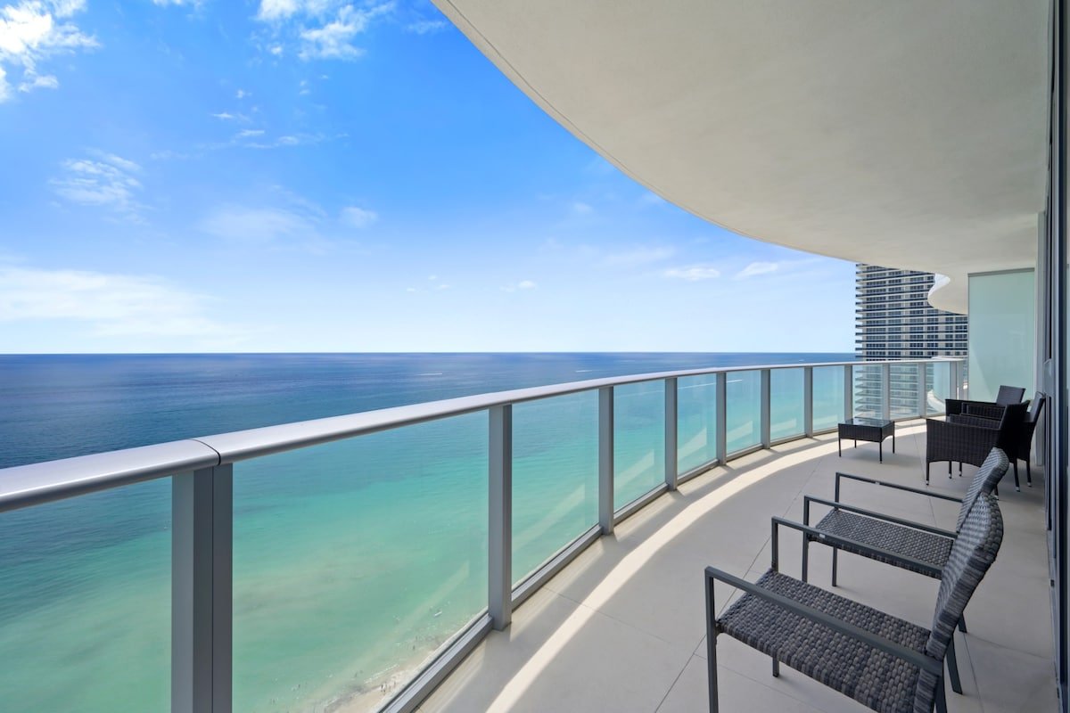 The Amazing Ocean front apartment at LYFE Resort! gallery image 2