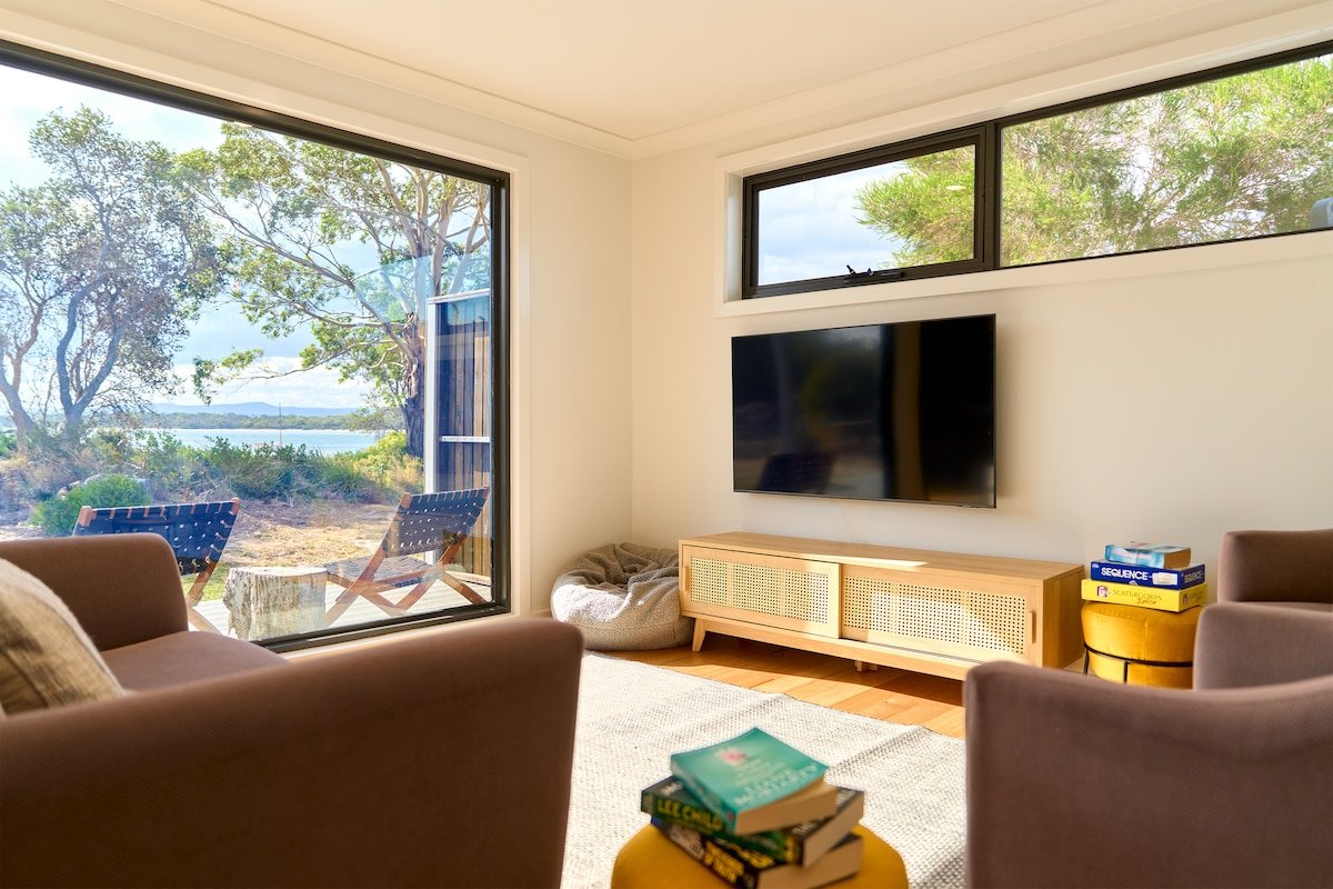 Joeys Place -Waterfront family home @ Freycinet! gallery image 2