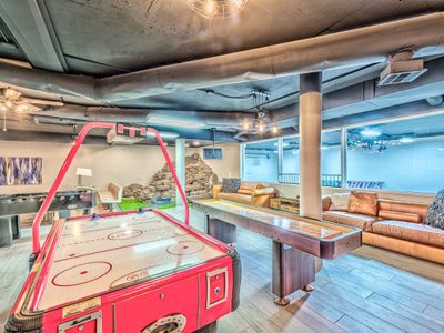 777Rentals – 11BR/11BA – Bowling Villa