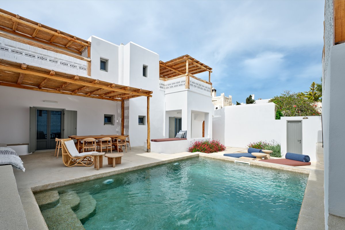 Siora of Paros Ammiralis & Castelis