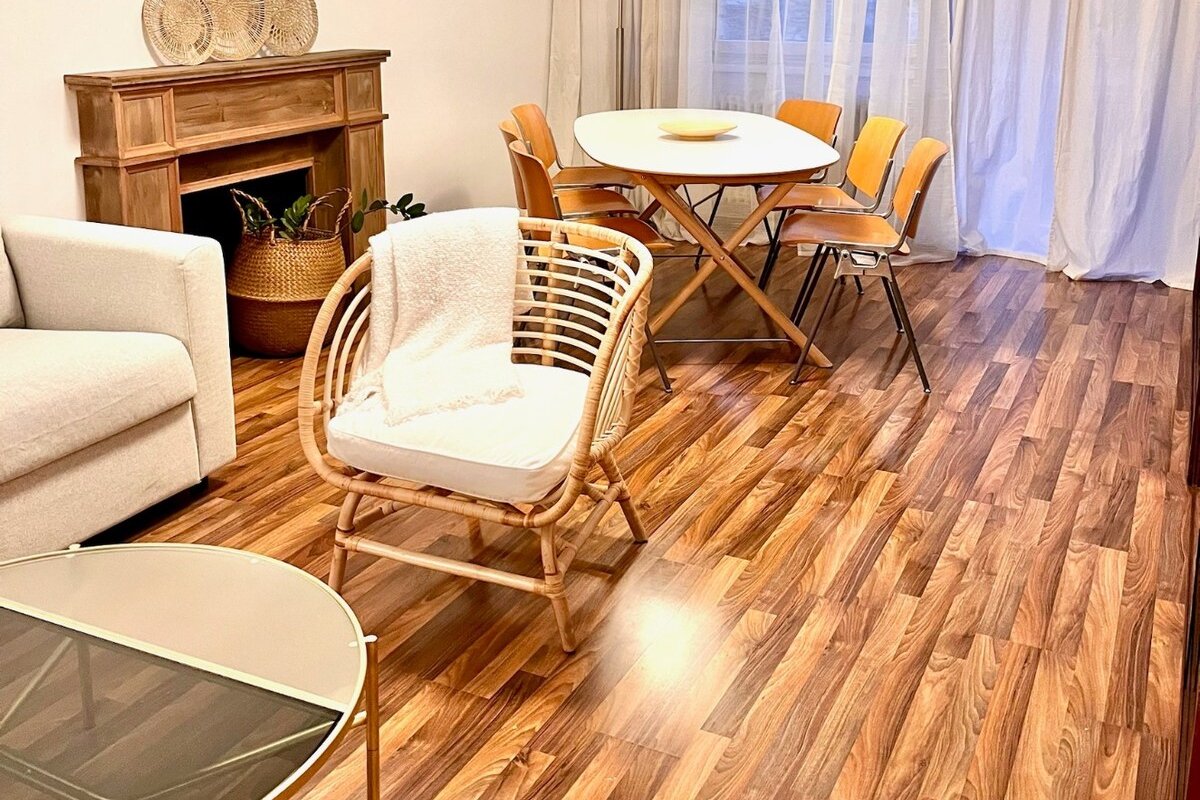 Luxury/ 6 rooms / 2 min metro & tram/ free parking gallery image 3