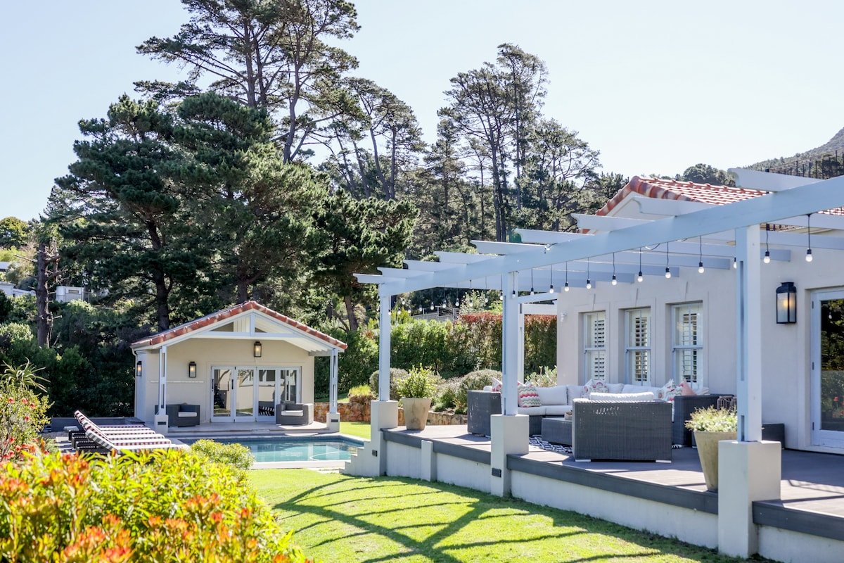 Spacious Family Home | Beautiful Gardens | Secure gallery image 3