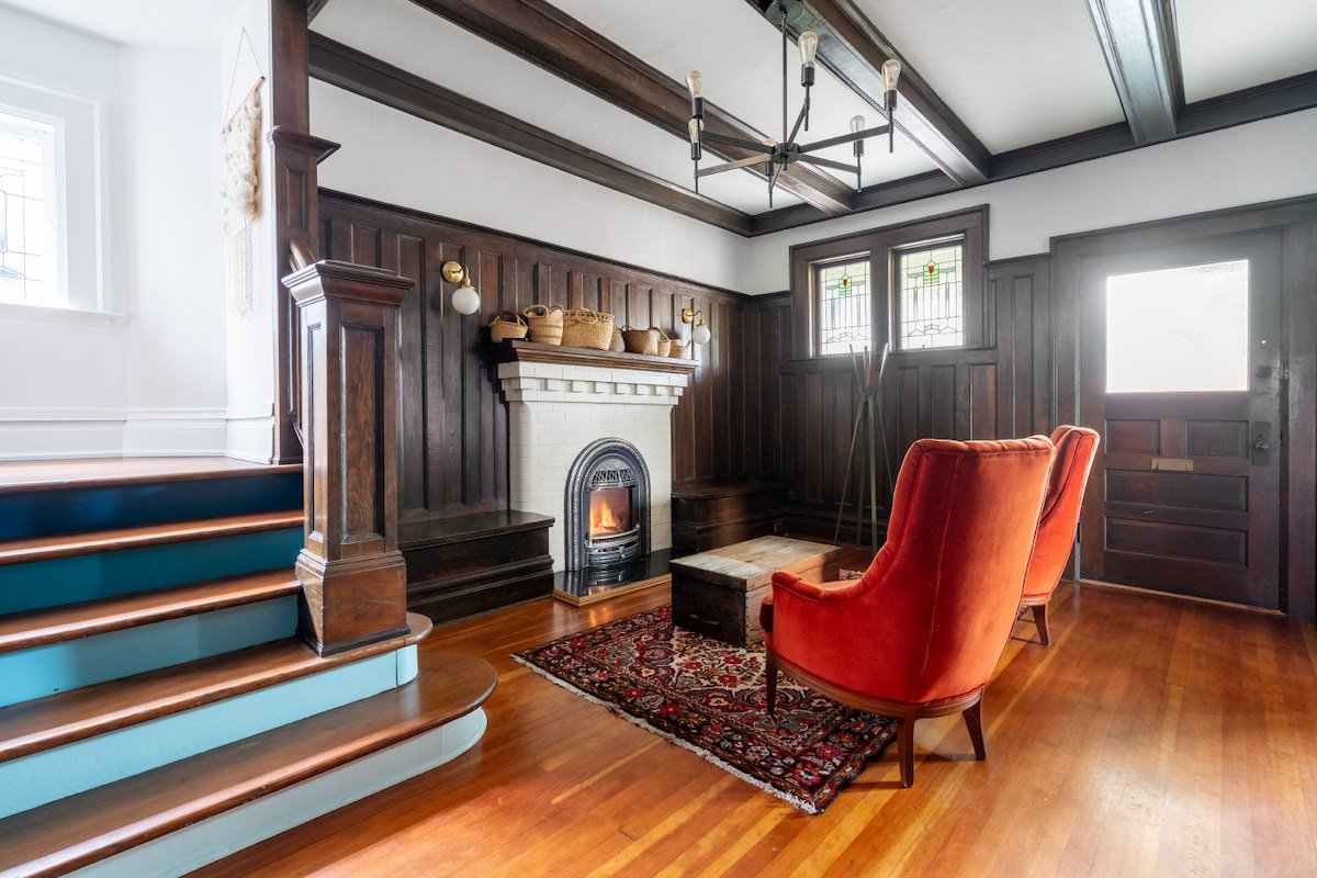 FULL House 3Beds With Patio 1.9km to Inner Harbour gallery image 2