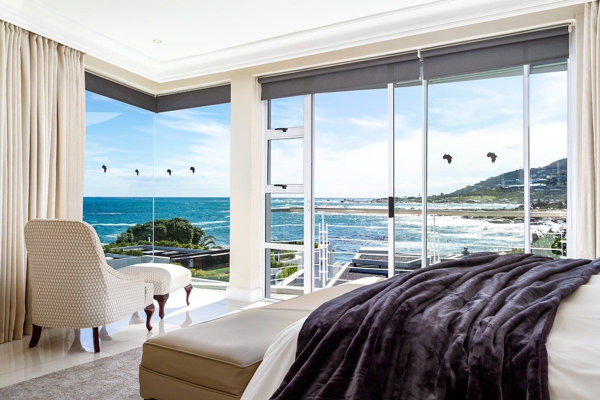 Stylish Villa, 100m From The Camps Bay Beach gallery image 3
