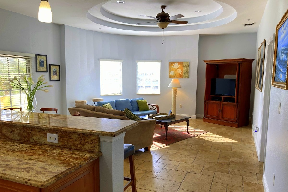 3 Bedroom Apartment, Roof Top Pool, Walk to Beach! gallery image 4