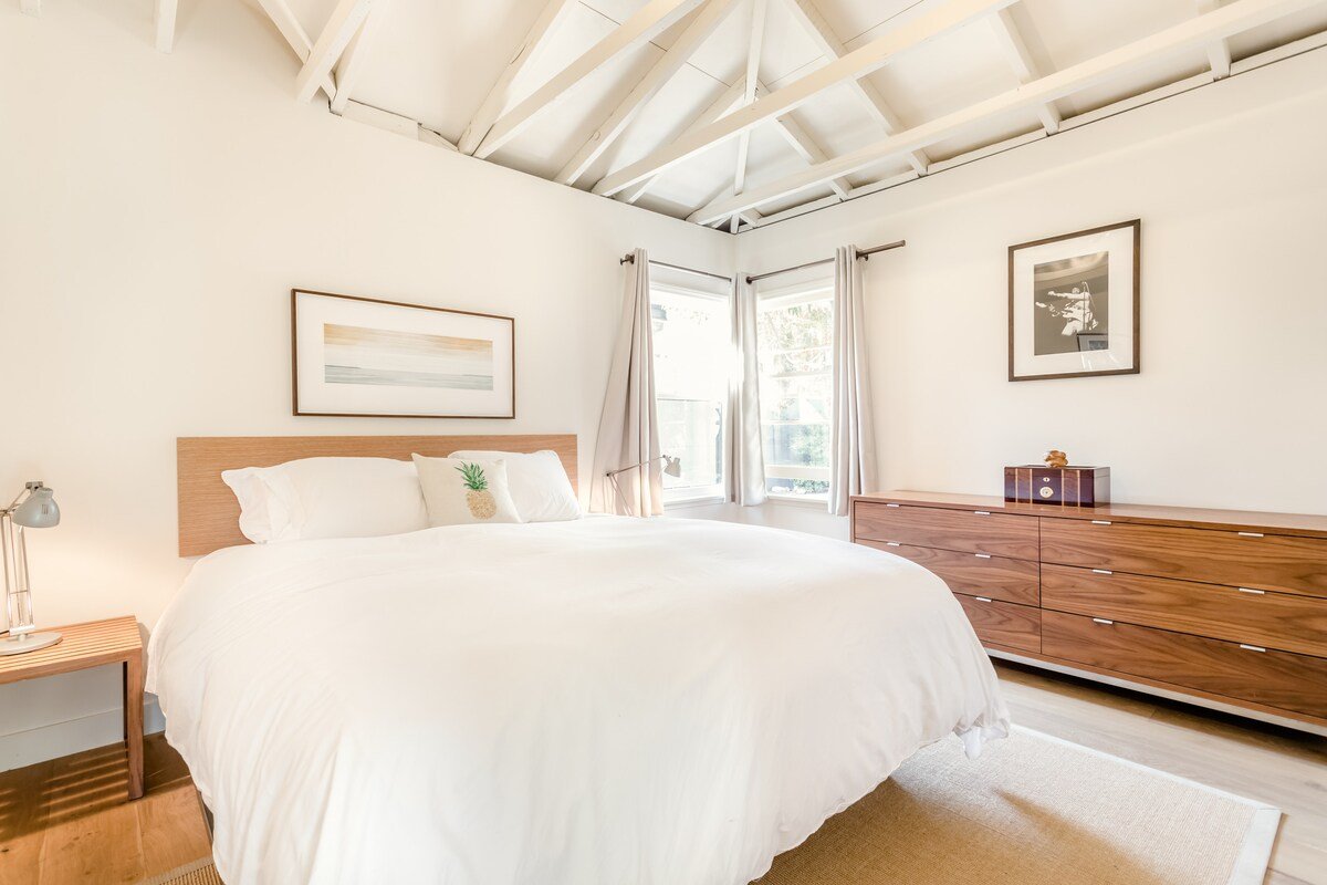 Quintessential Venice Beach Bungalow with Beautiful Yard gallery image 4