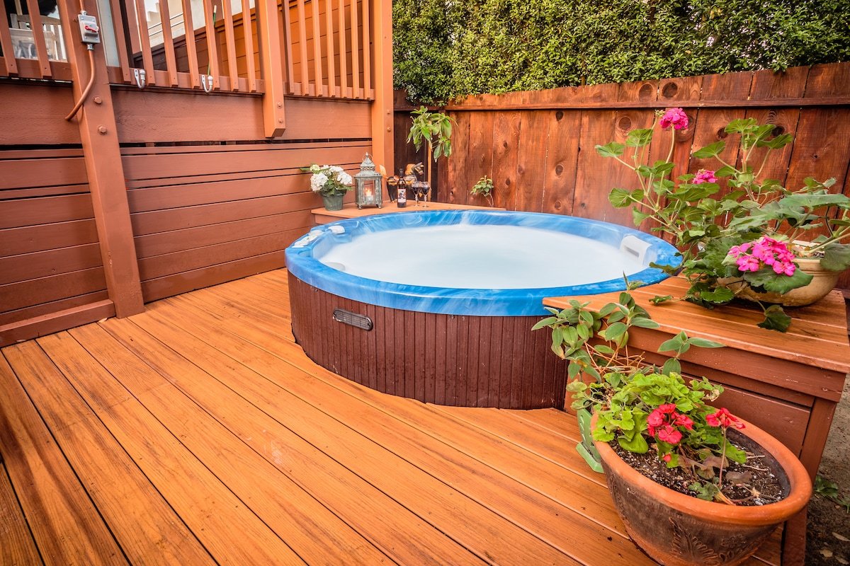 Remodeled Beach House w/Roof Top & Deck Ocean View gallery image 5