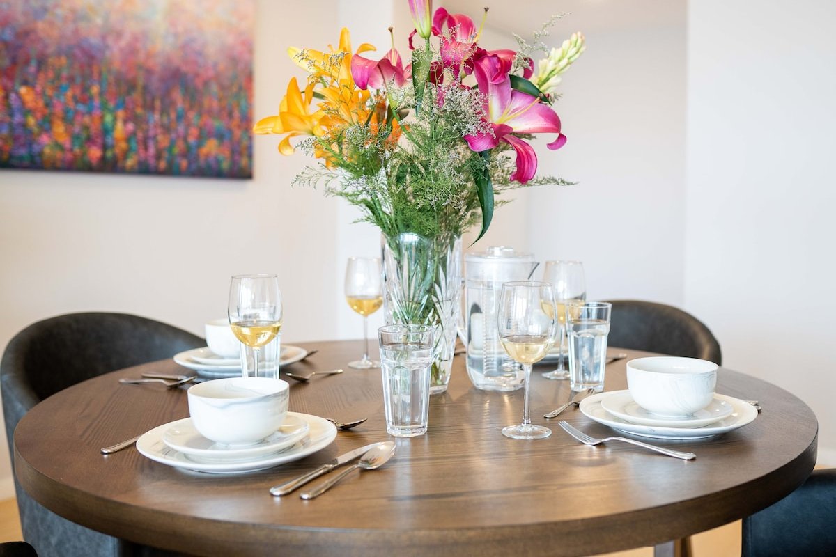 A/C, Amazing Location, 12th floor view, Fast Int. gallery image 5