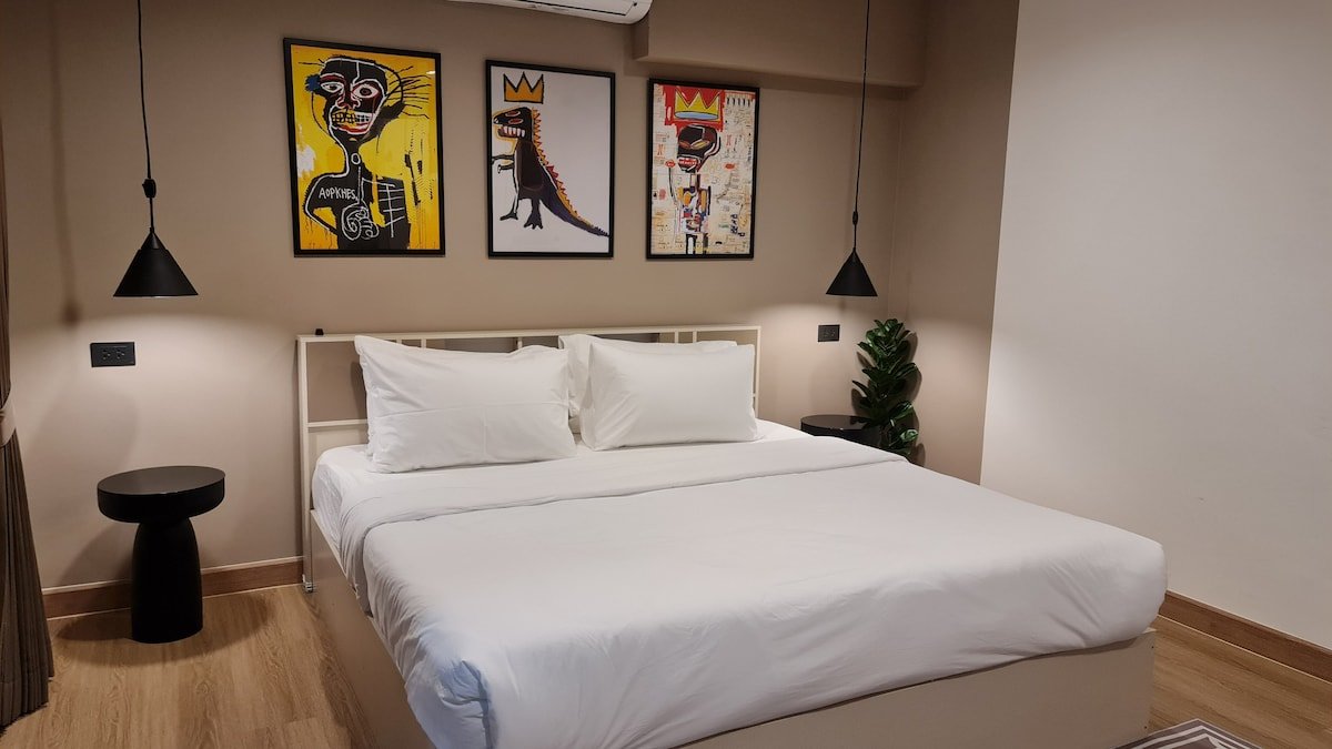 *INCREDIBLE*View! Huge 3BR *Pool Table*Free PickUp gallery image 5