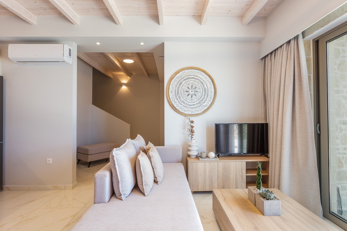 Villa Anemone, pool, sea view, BBQ, luxury, quiet gallery image 3