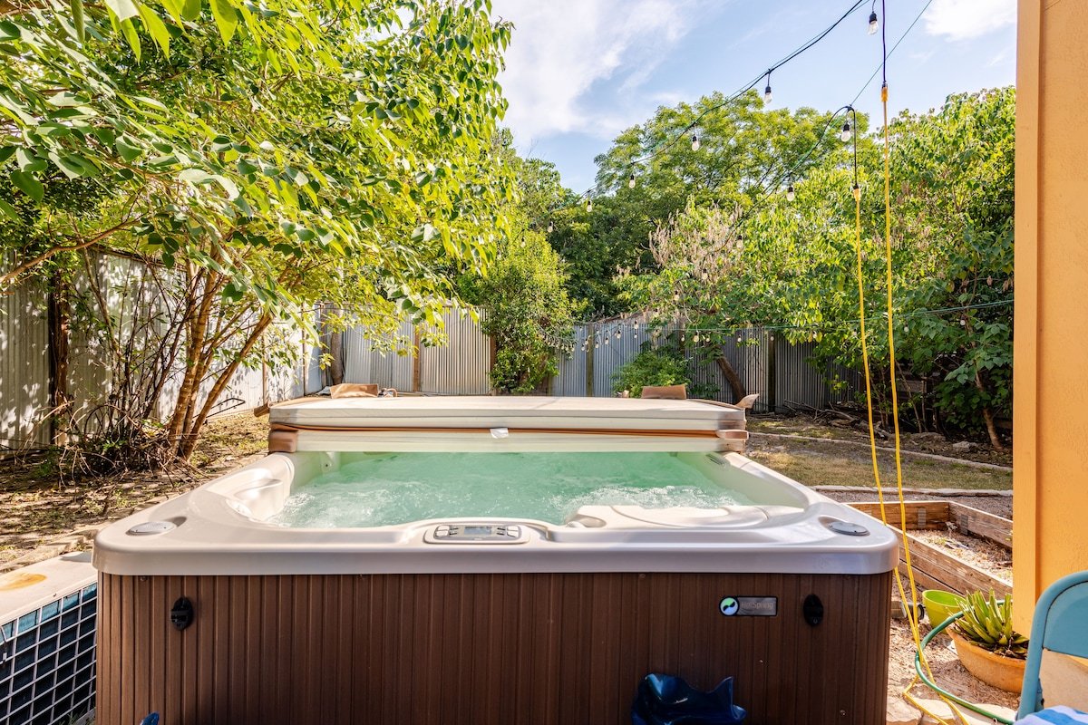 Walk to SouthXSouthwest! Holidays in the Sun! Bats gallery image 2