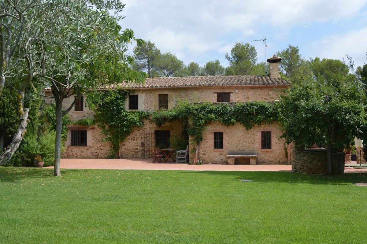 Magnificent Catalan mas in idylic countryside gallery image 3