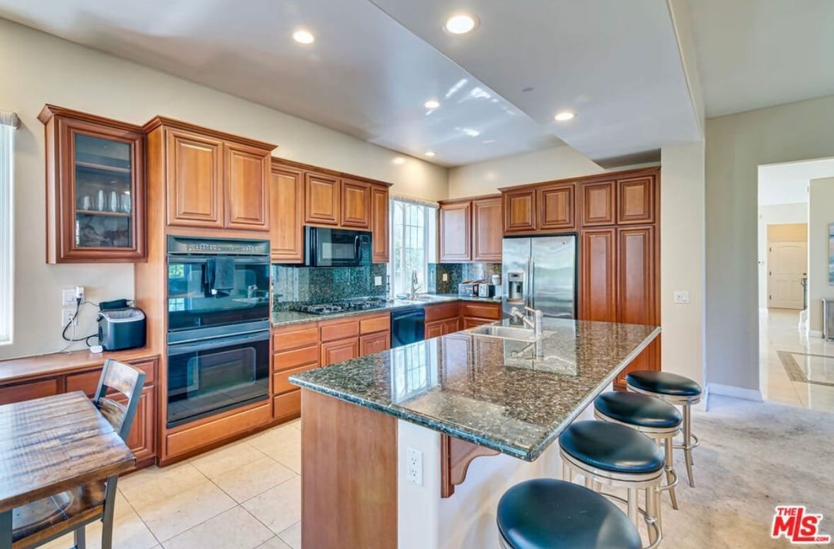 Canals, beach, marina vacation! gallery image 3