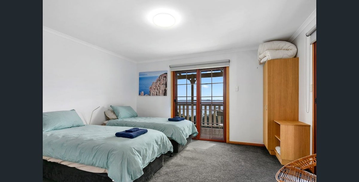 Three Capes and Tasman Lodge for small groups gallery image 3