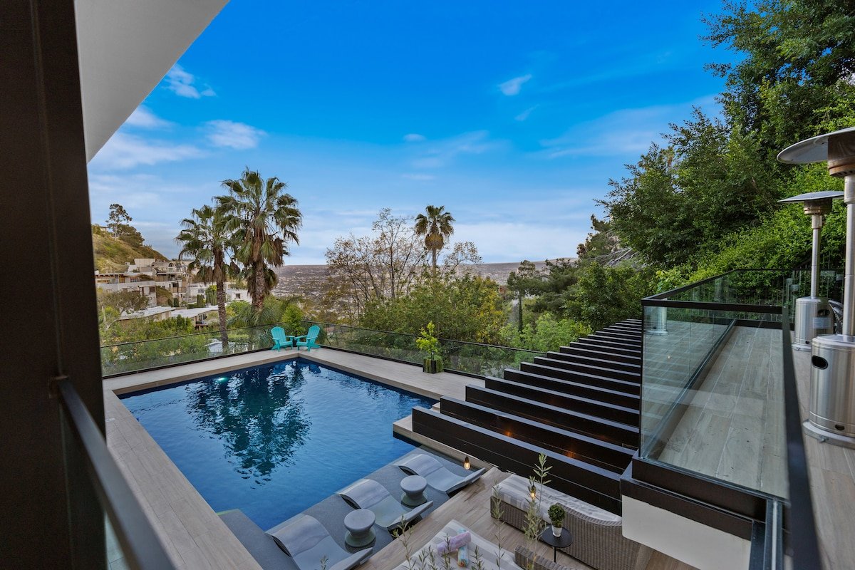 Scenic Hollywood Hills Oasis with Stunning Vistas gallery image 5