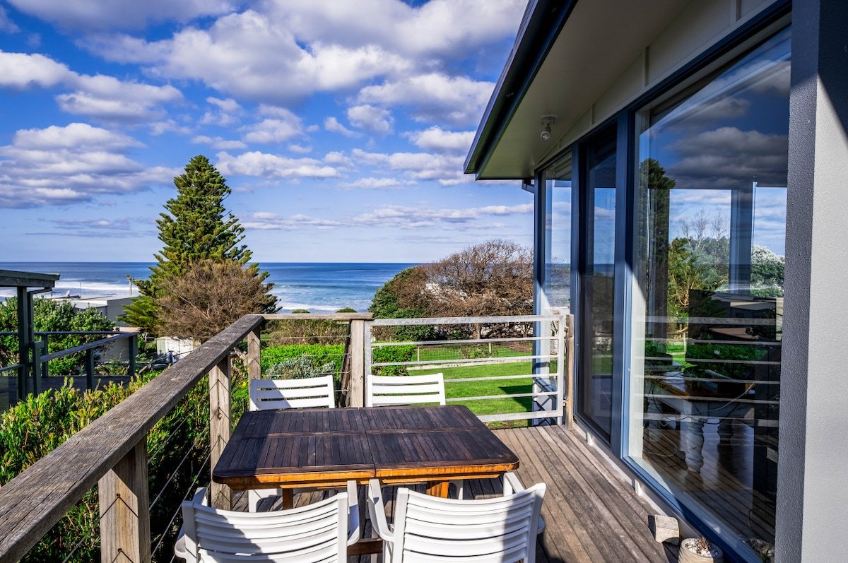 Coastal Haven – Ocean views, Minutes to the beach gallery image 5