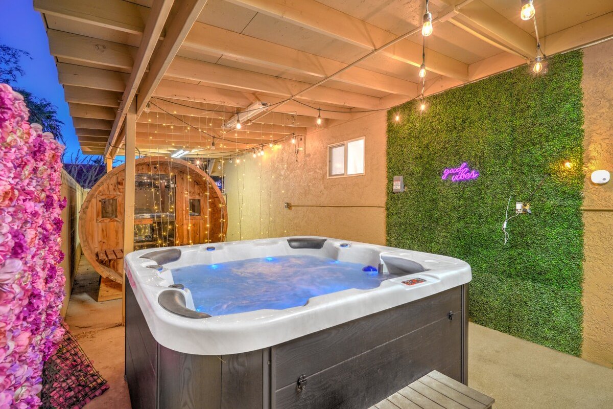 Oasis near STRIP Lap Pool, Spa, Sauna, Deck, Poker gallery image 5