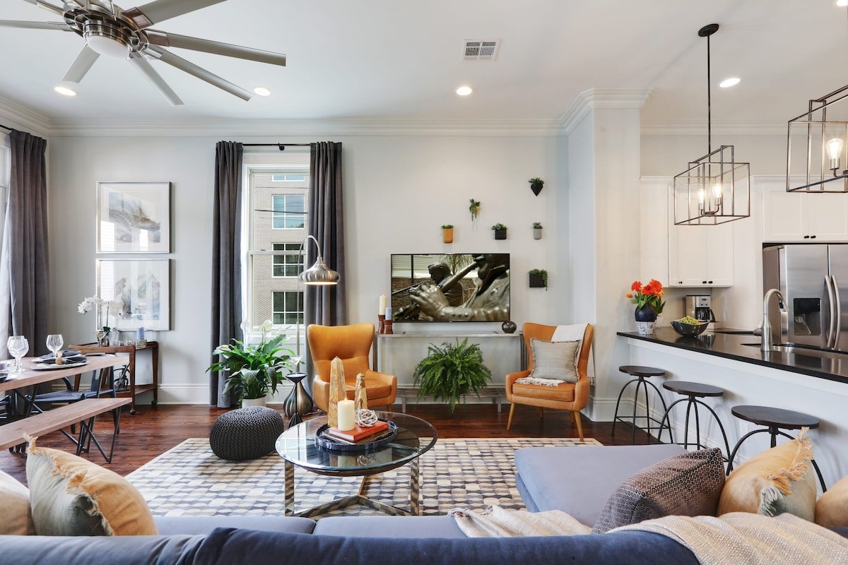 Sunny, Midcentury Luxury Home, near French Quarter gallery image 3