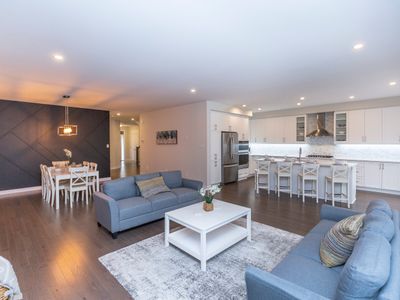 Elegant 3 story home near DT & Airport