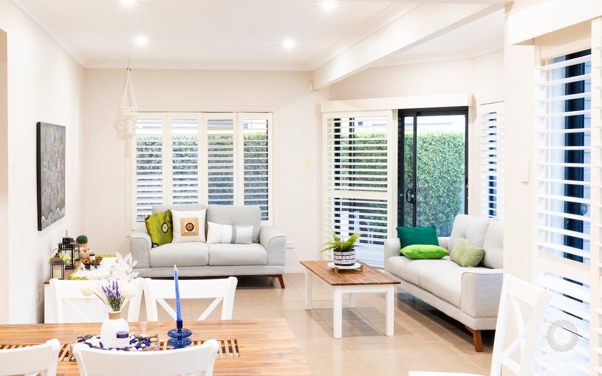 The Cascade- Breathtaking lakeside retreat gallery image 5