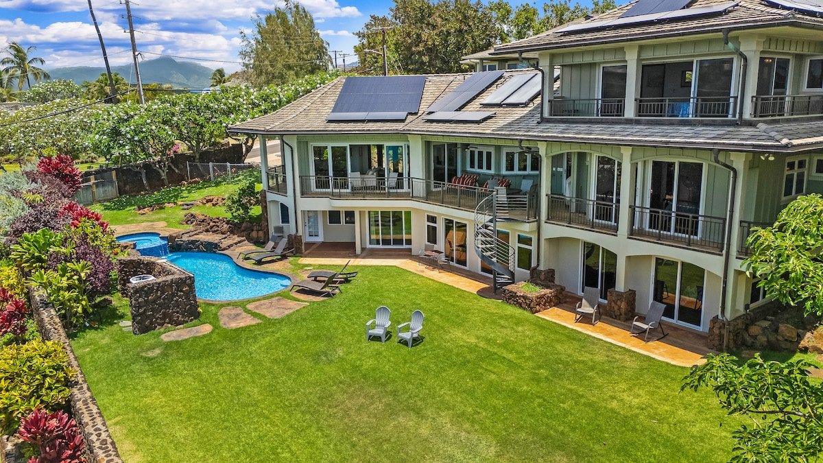 Luxury family home , walk to beach, Pool & Spa gallery image 3