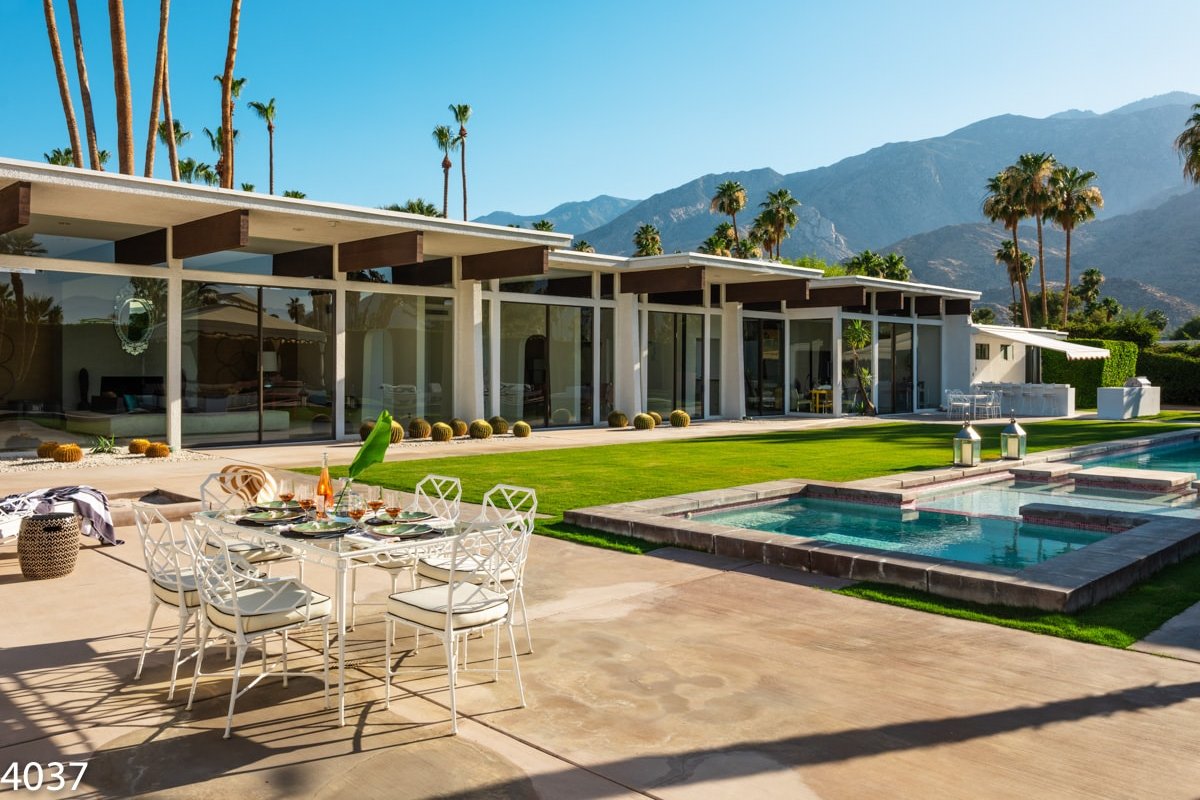 Villa Sierra -Famous Pink Door and Mountain Views!