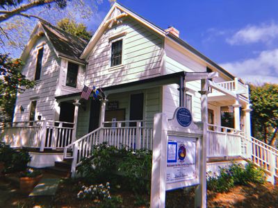 Spacious 4 BR Cottage Near The Beach – 3 Min Walk