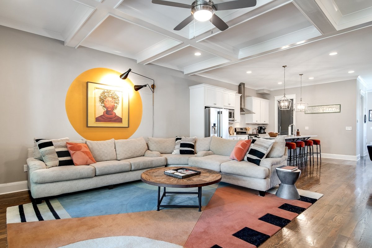 Nell’s Haven Two Miles to Downtown & Broadway gallery image 2