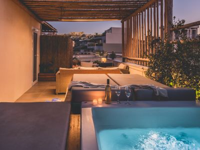 Luxury apt with Acropolis view Terrace and Jacuzzi