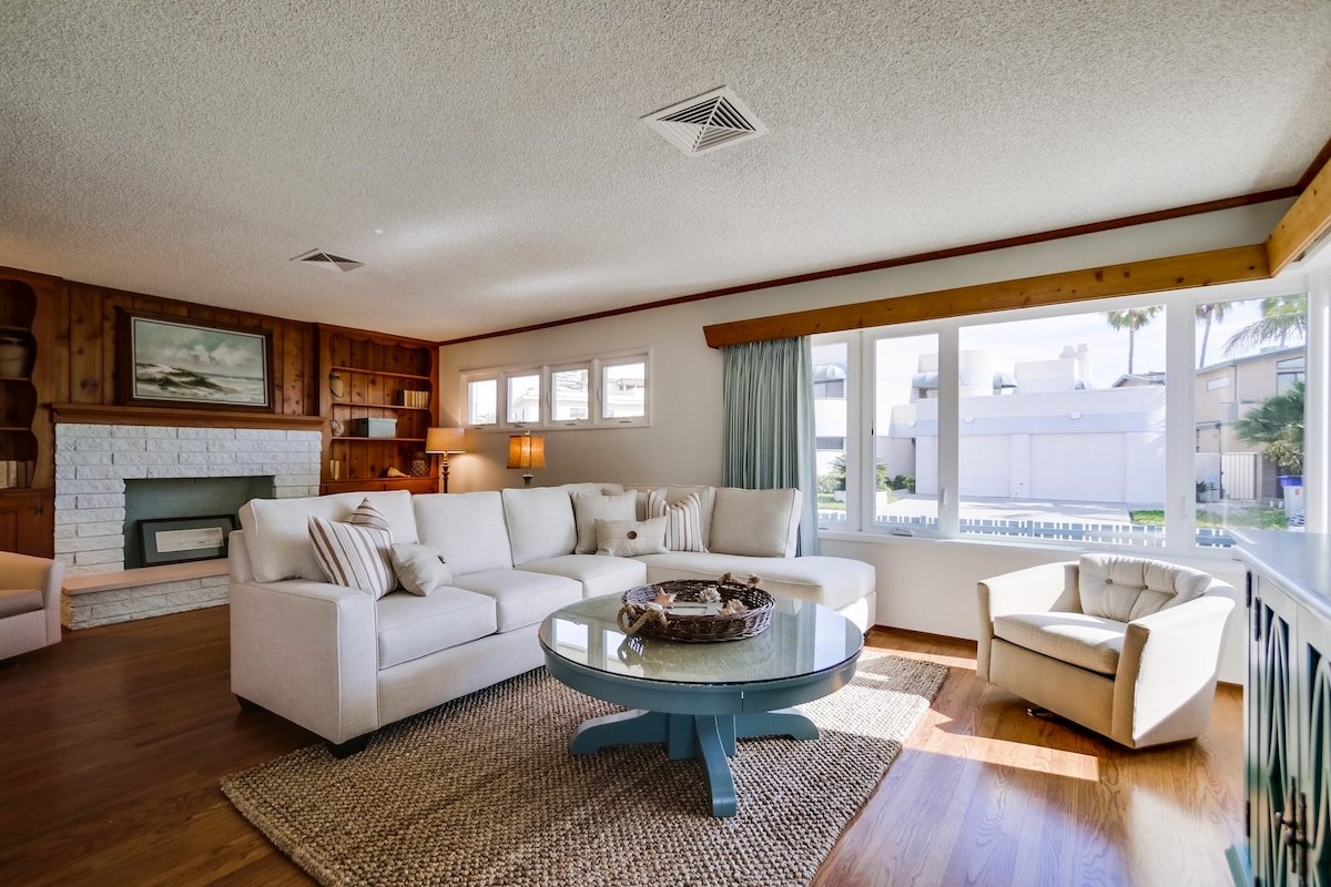 Mission Bay Classic Beach House | 4BR + Oceanview gallery image 3