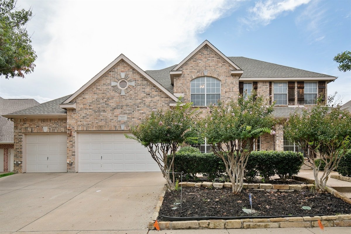 TCH – Spacious 5bd/4.5ba in Fort Worth with Office gallery image 2