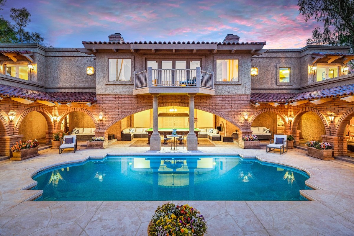 Award-Winning Ritz Carlton Golf Green Estate|Sauna gallery image 2