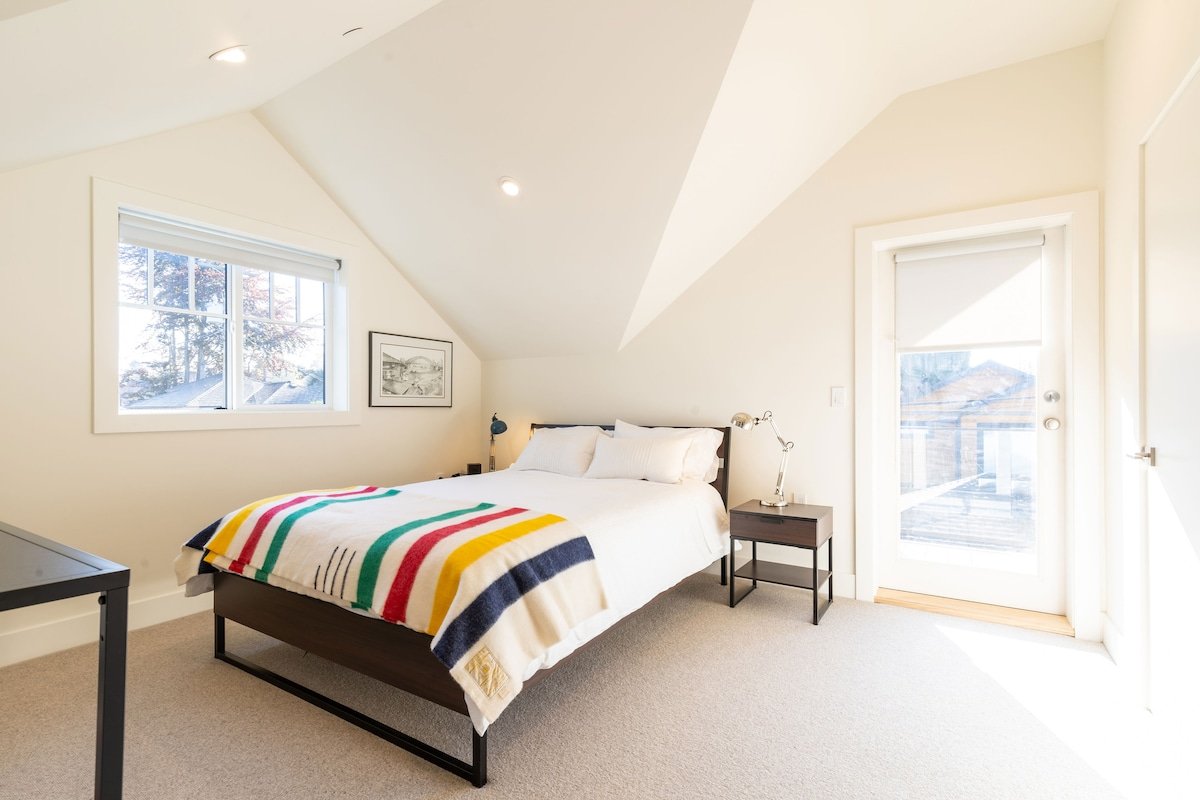 Kitsilano Modern Heritage Coach House gallery image 5