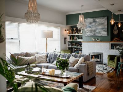 Luxury, styled townhouse 300m from city centre