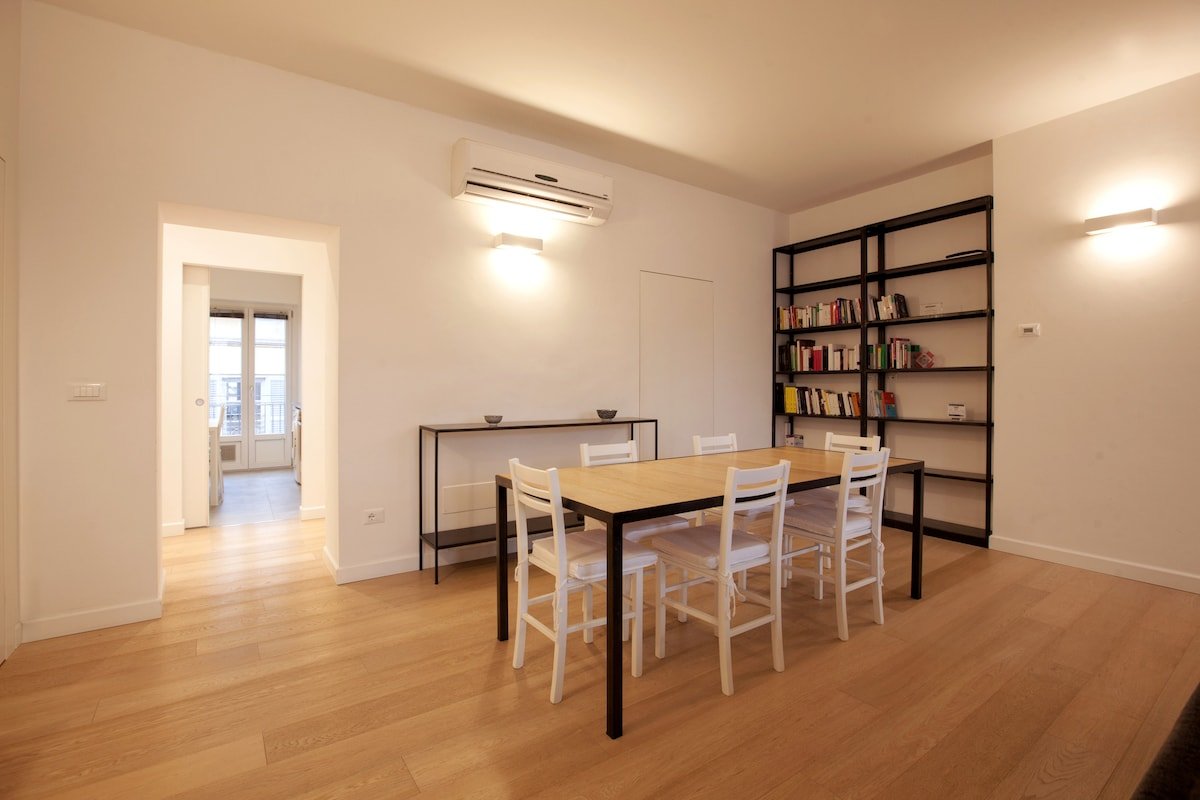 Borromei 7: 2BR/2BA charming Flat steps to Duomo gallery image 4