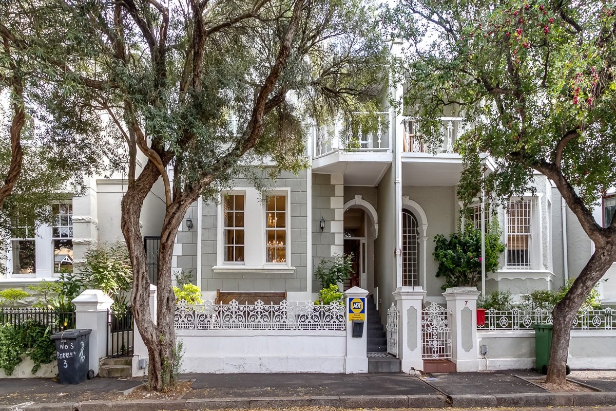 Stylish & Modern Victorian in Quiet Cul-de-sac gallery image 2