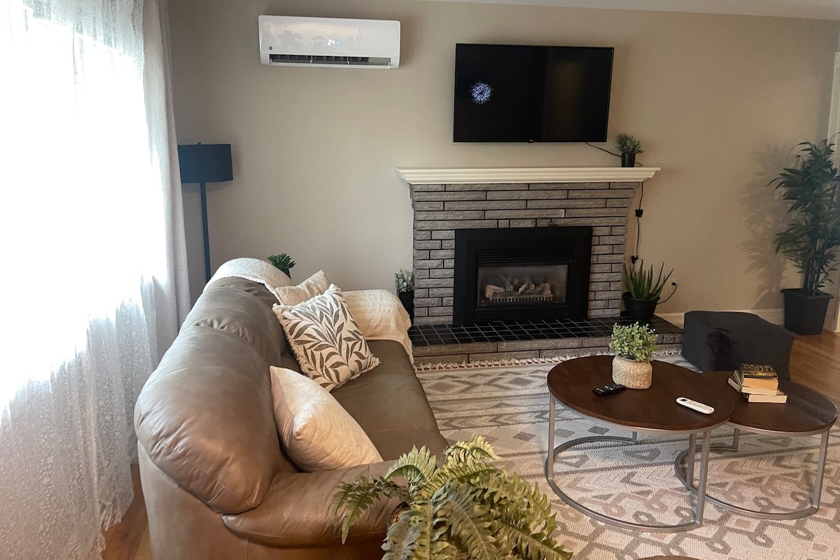 University Manor gallery image 2