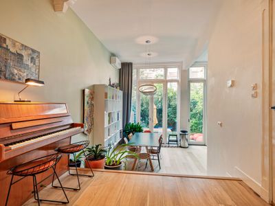 Bright spacious city house with lush garden