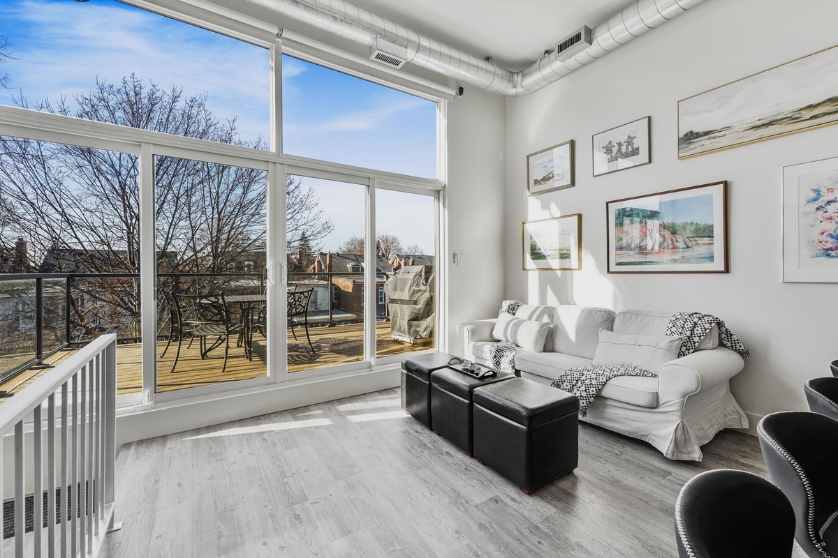 Downtown Modern Loft – 2 Car Parking & Terrace!