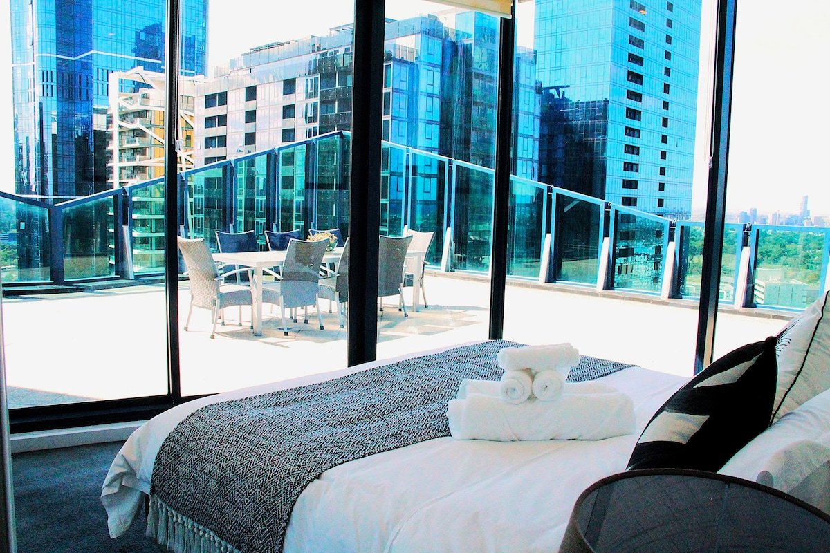 Southbank Penthouse 3BR with Amazing Balcony gallery image 2