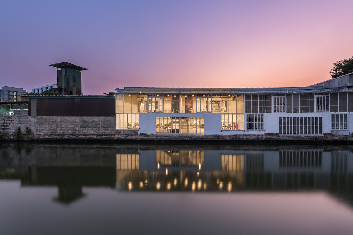 Romantic Villa by canal near BTS Onnut BKK. gallery image 3