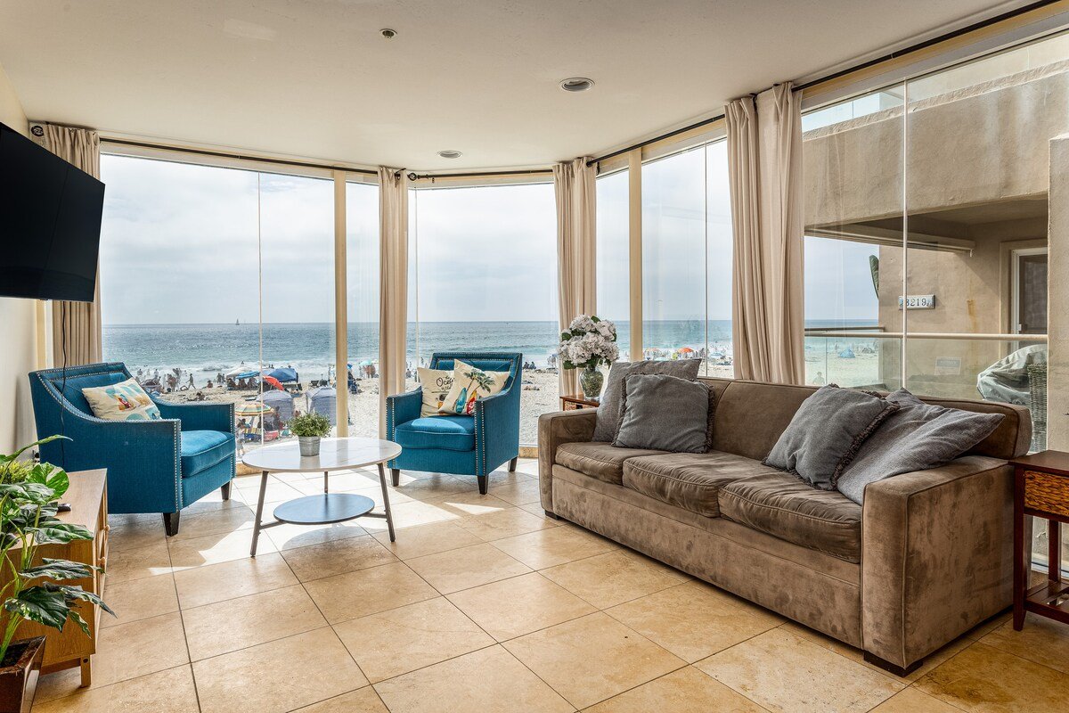 Good Vibrations | Oceanfront Condo on the Beach gallery image 3
